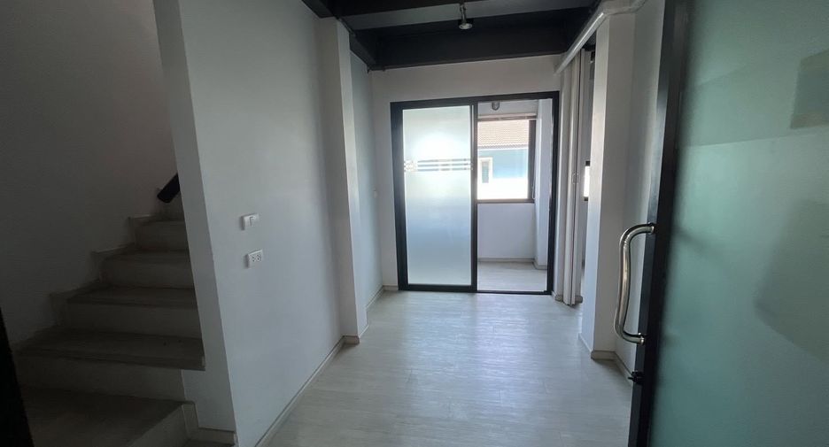 Haus zur Miete und zum Kauf mit 12 Zimmer in Phra Khanong, Bangkok