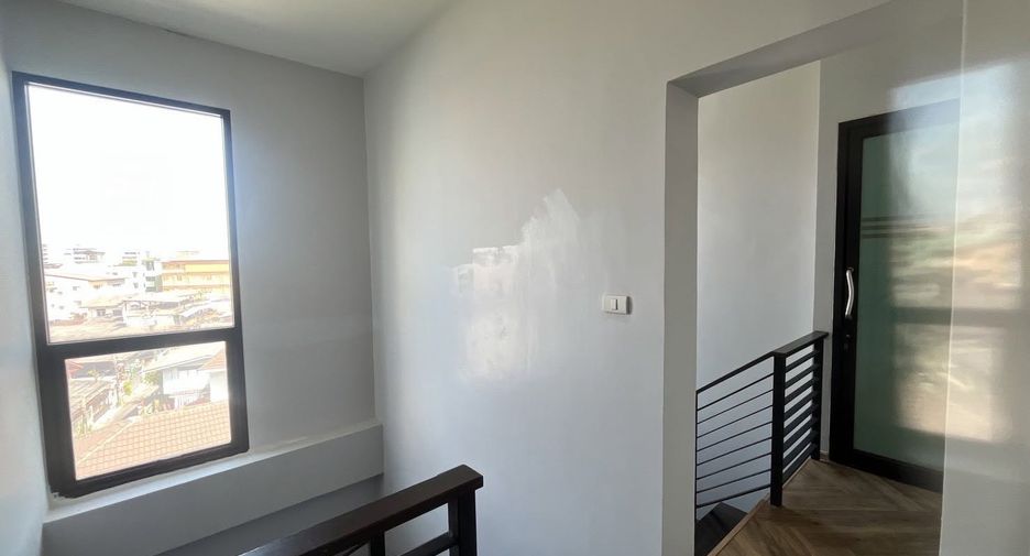 Haus zur Miete und zum Kauf mit 12 Zimmer in Phra Khanong, Bangkok