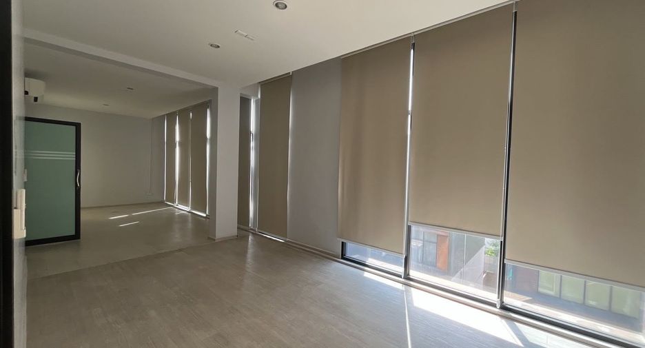 Haus zur Miete und zum Kauf mit 12 Zimmer in Phra Khanong, Bangkok