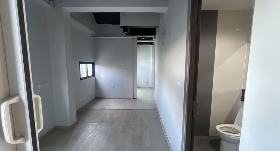 Haus zur Miete und zum Kauf mit 12 Zimmer in Phra Khanong, Bangkok