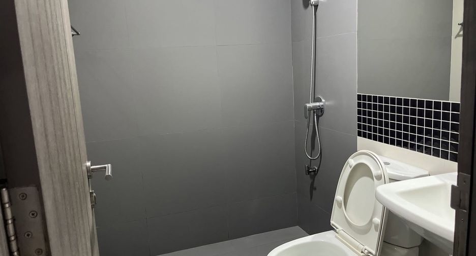 Haus zur Miete und zum Kauf mit 12 Zimmer in Phra Khanong, Bangkok