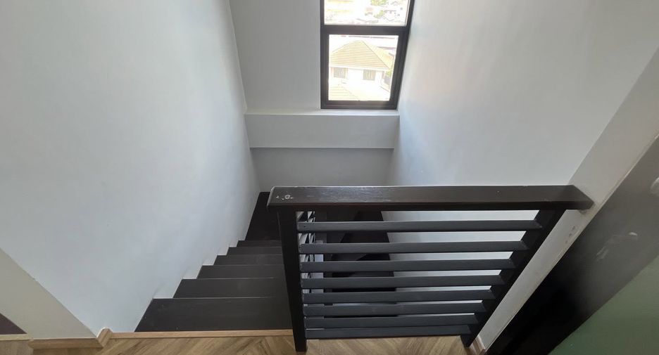 Haus zur Miete und zum Kauf mit 12 Zimmer in Phra Khanong, Bangkok