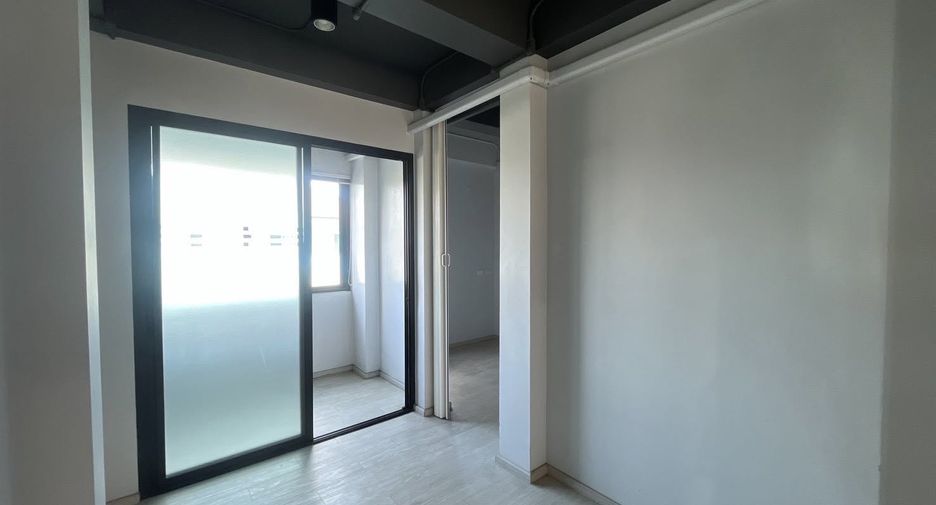 Haus zur Miete und zum Kauf mit 12 Zimmer in Phra Khanong, Bangkok