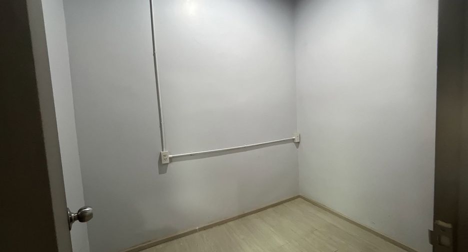Haus zur Miete und zum Kauf mit 12 Zimmer in Phra Khanong, Bangkok