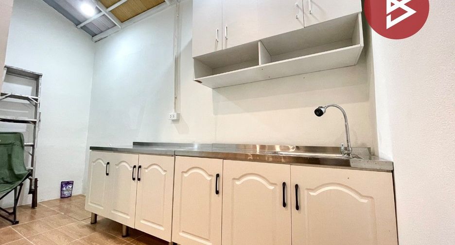 Casa adosada en venta de 2 habitaciones en Si Racha, Chonburi