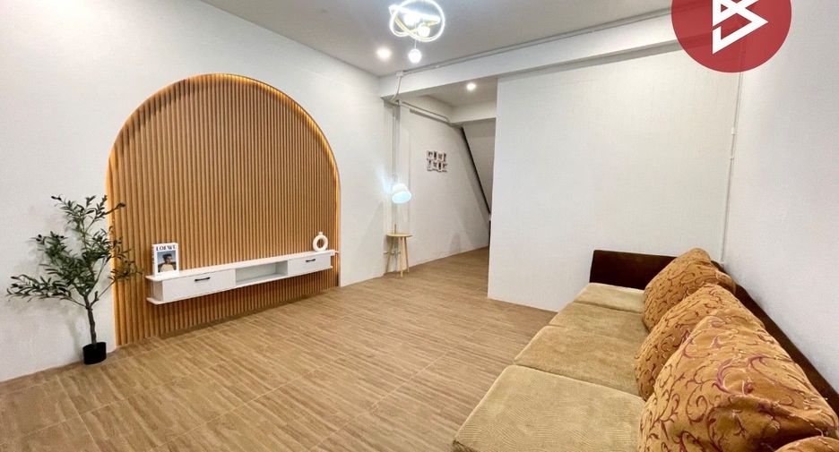 Casa adosada en venta de 2 habitaciones en Si Racha, Chonburi