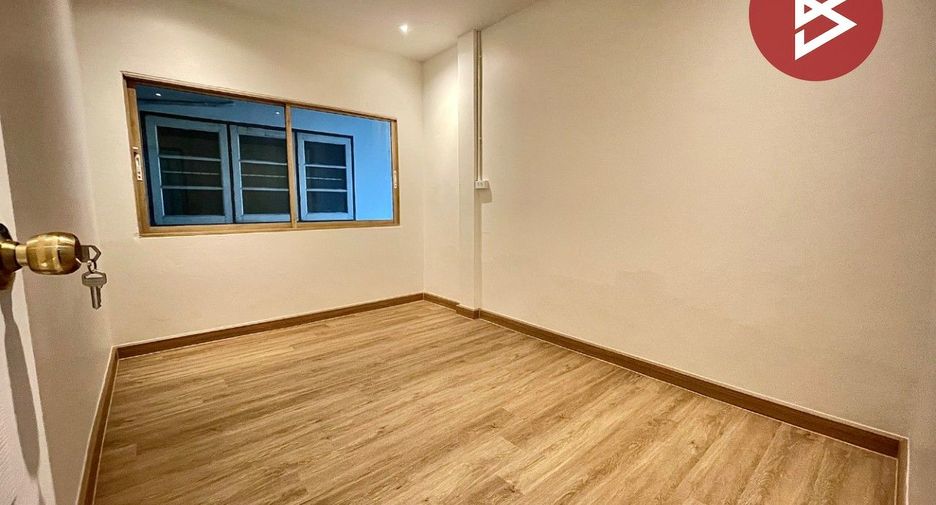 Casa adosada en venta de 2 habitaciones en Si Racha, Chonburi