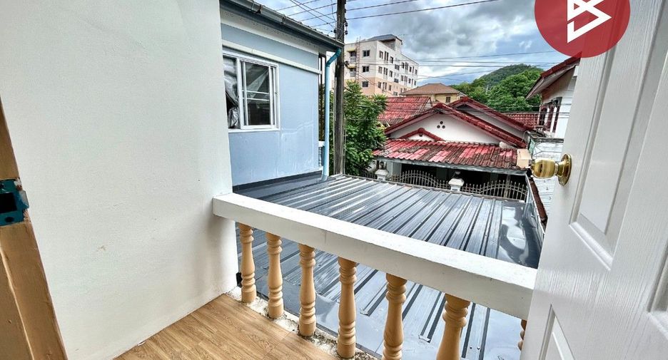 Casa adosada en venta de 2 habitaciones en Si Racha, Chonburi