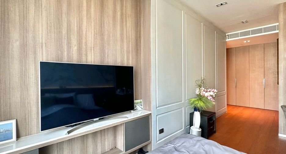 For rent 2 bedrooms condo in Pathum Wan, Bangkok