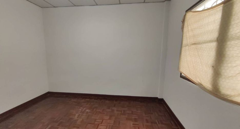 For sale 2 bedrooms townhouse in Khlong Sam Wa, Bangkok
