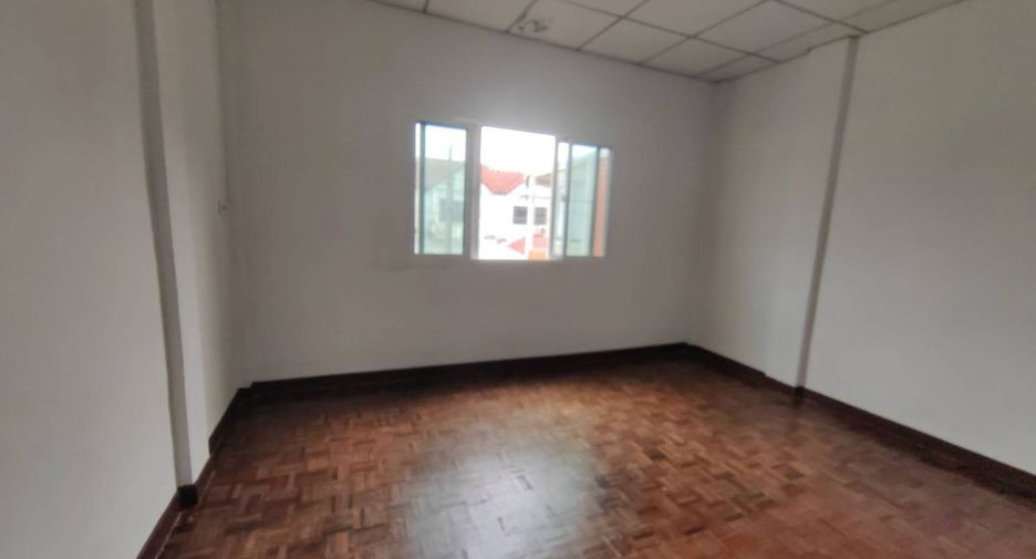 For sale 2 bedrooms townhouse in Khlong Sam Wa, Bangkok