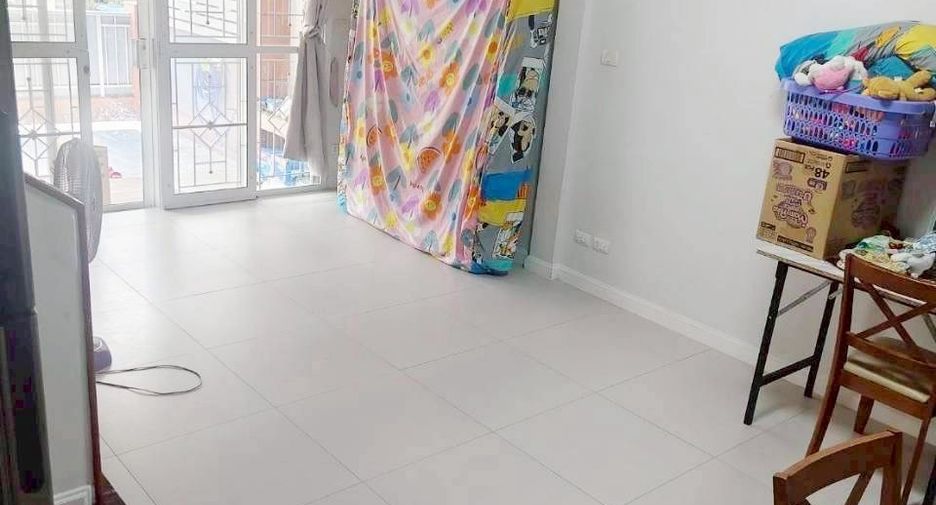 Reihenhaus zum Kauf mit 3 Zimmer in Pak Kret, Nonthaburi