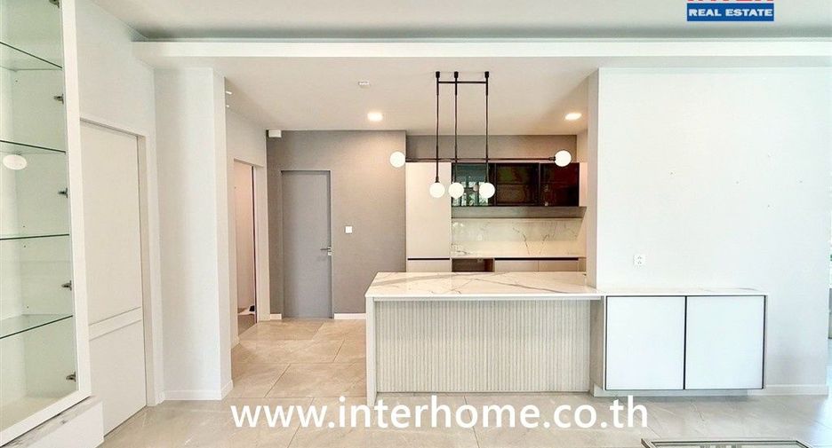 Casa en venta de 4 habitaciones en Lat Krabang, Bangkok