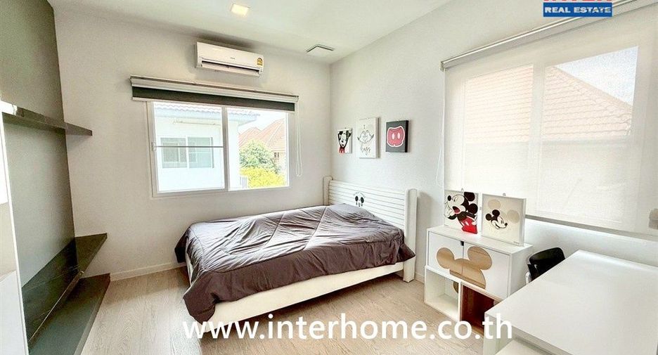 Casa en venta de 4 habitaciones en Lat Krabang, Bangkok