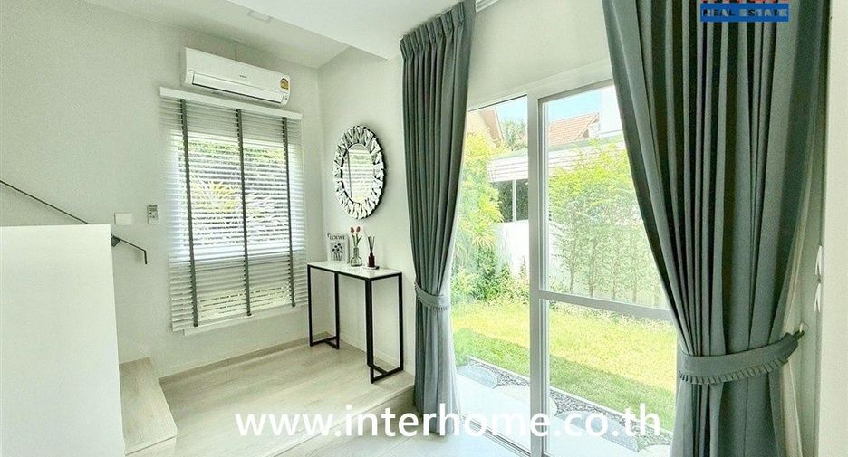 Casa en venta de 4 habitaciones en Lat Krabang, Bangkok