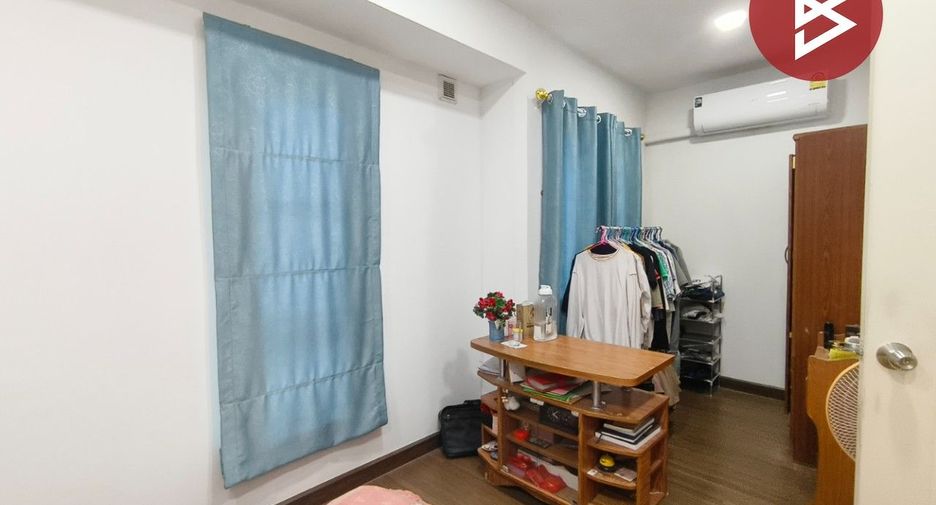 Casa adosada en venta de 4 habitaciones en Bang Phli, Samut Prakan