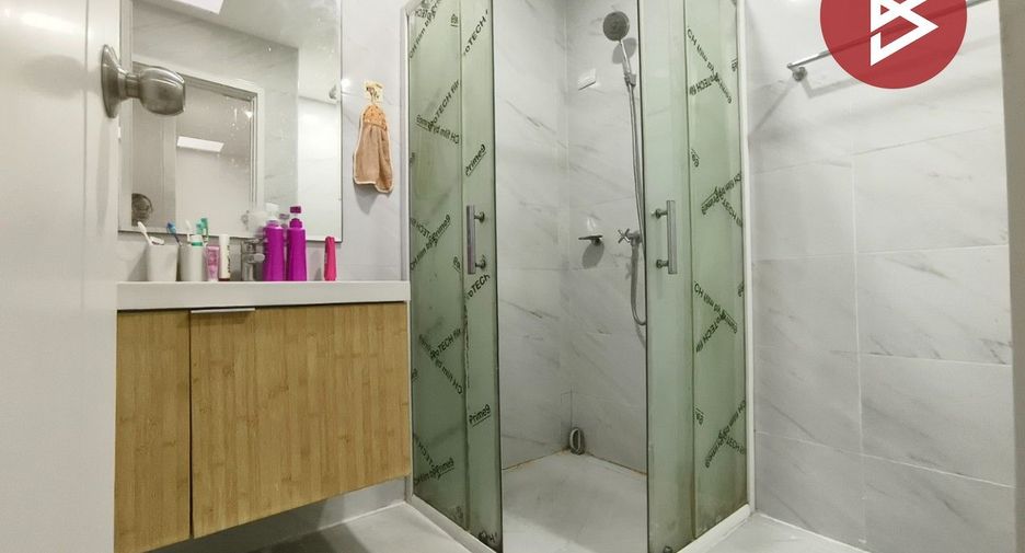 Casa adosada en venta de 4 habitaciones en Bang Phli, Samut Prakan