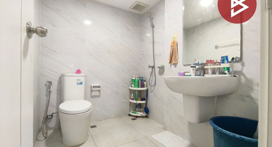 Casa adosada en venta de 4 habitaciones en Bang Phli, Samut Prakan