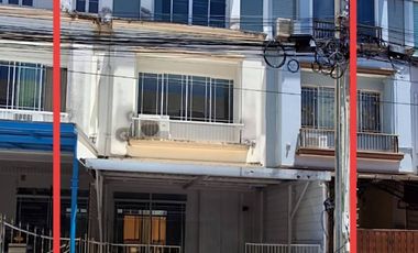 À vendre 4 chambres maison de ville à Bang Bon, Bangkok