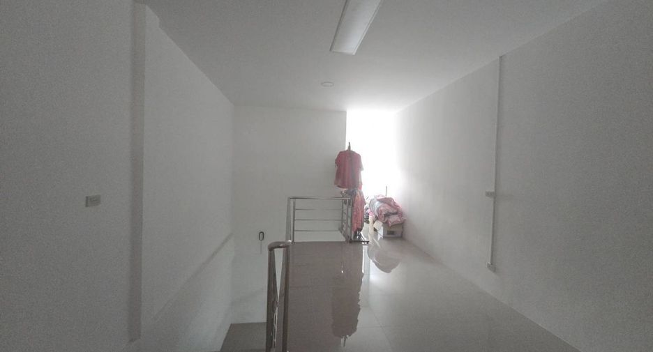 À louer 3 chambres maison de ville à Bang Sao Thong, Samut Prakan