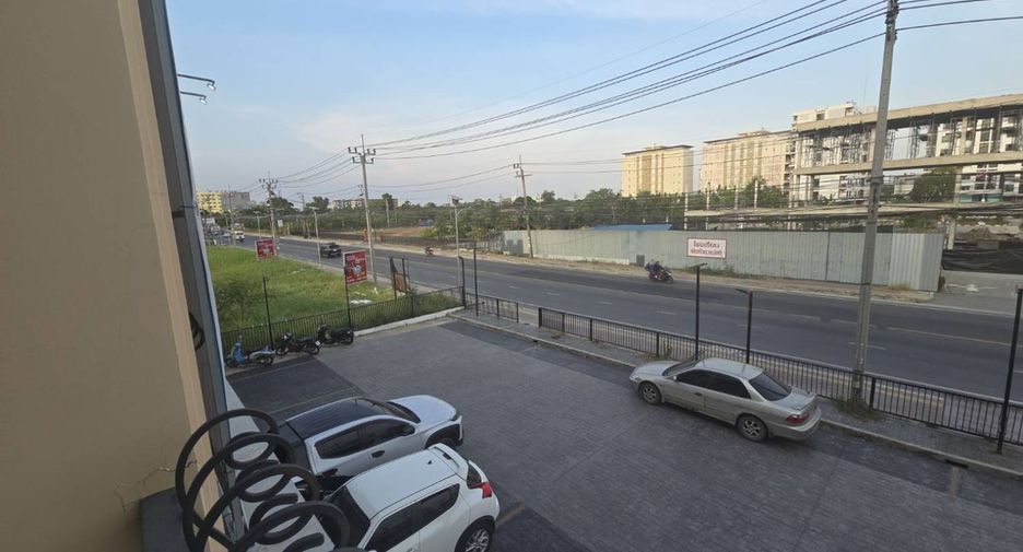 À louer 3 chambres maison de ville à Bang Sao Thong, Samut Prakan