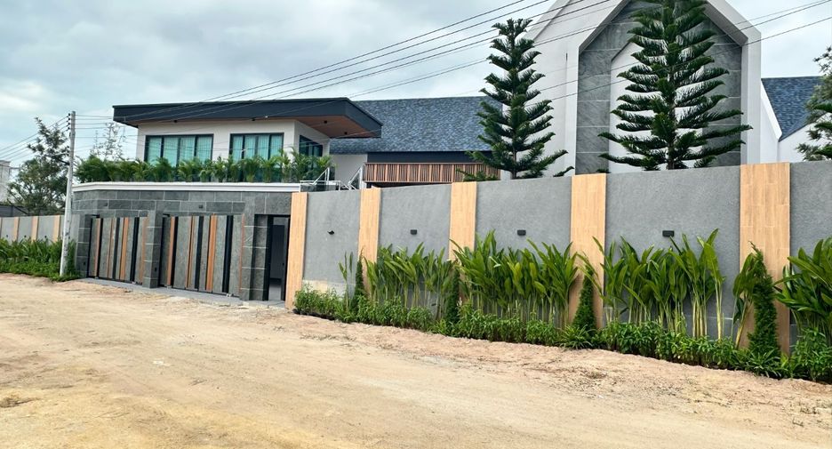 For sale 4 bedrooms villa in East Pattaya, Pattaya