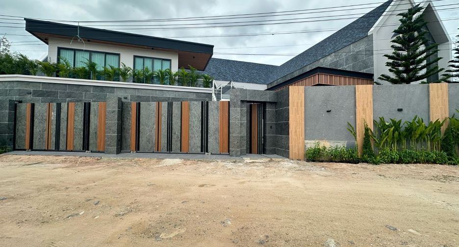 For sale 4 bedrooms villa in East Pattaya, Pattaya