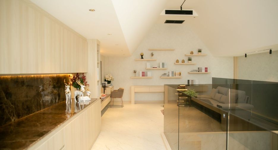 For sale 4 bedrooms villa in East Pattaya, Pattaya