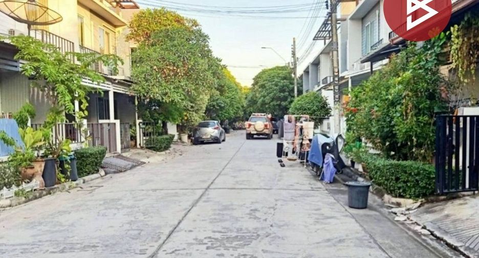 À vendre 3 chambres maison de ville à Bang Phli, Samut Prakan