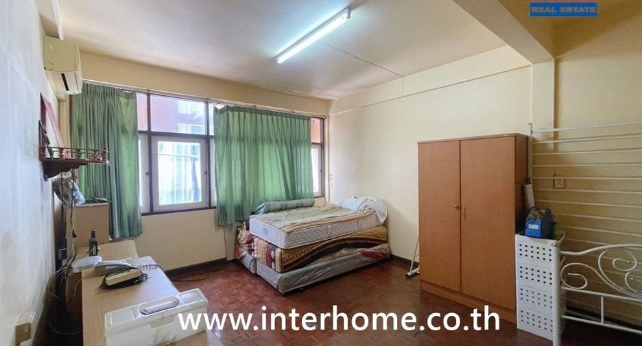 For sale 3 bedrooms retail Space in Bang Rak, Bangkok