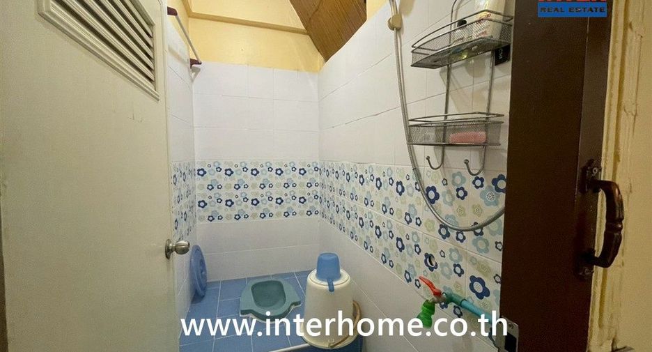 For sale 3 bedrooms retail Space in Bang Rak, Bangkok