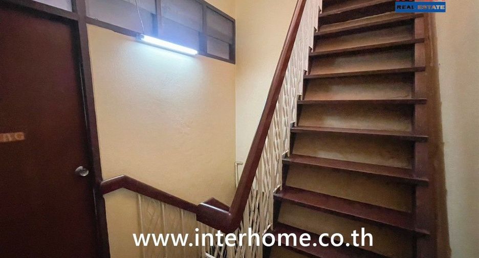 For sale 3 bedrooms retail Space in Bang Rak, Bangkok