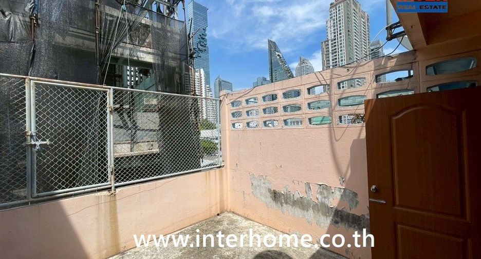 For sale 3 bedrooms retail Space in Bang Rak, Bangkok