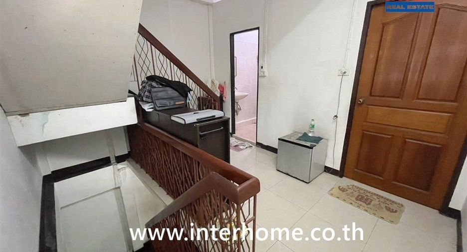For sale 3 bedrooms retail Space in Bang Rak, Bangkok