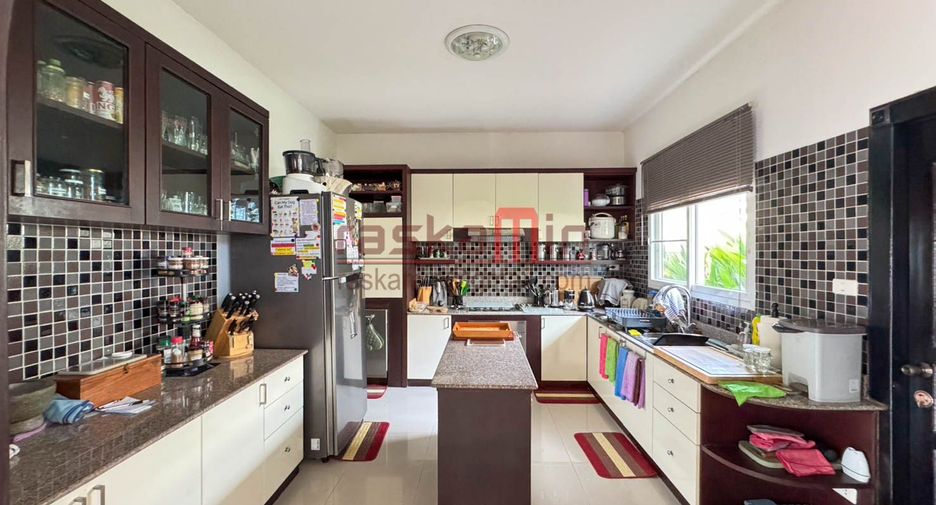 For sale 3 bedrooms house in East Pattaya, Pattaya