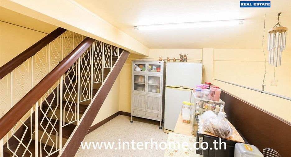 For sale 6 bedrooms retail Space in Bang Rak, Bangkok
