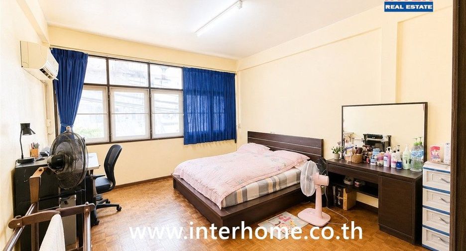 For sale 6 bedrooms retail Space in Bang Rak, Bangkok