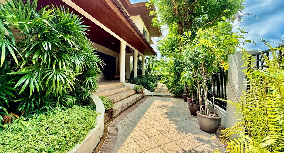 Haus zum Kauf mit 4 Zimmer in Khlong Sam Wa, Bangkok