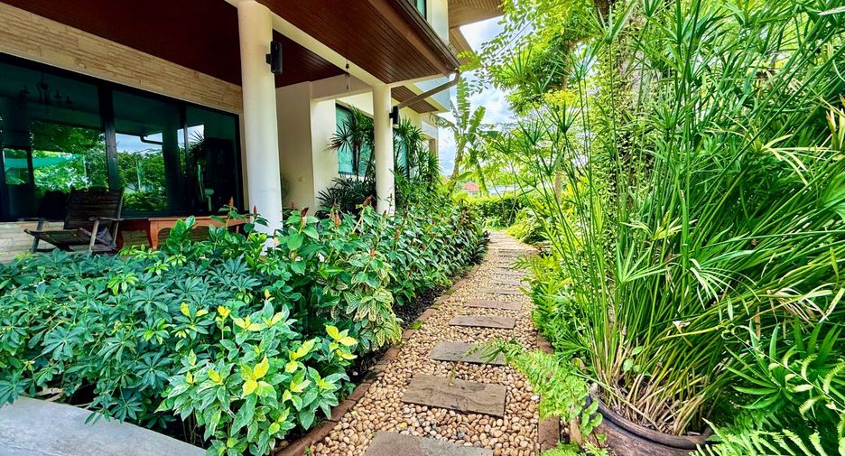 Haus zum Kauf mit 4 Zimmer in Khlong Sam Wa, Bangkok