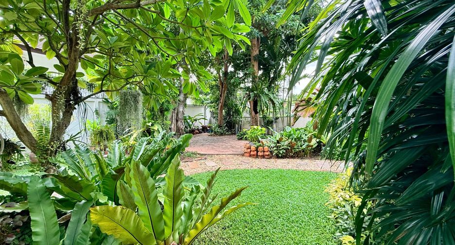 Haus zum Kauf mit 4 Zimmer in Khlong Sam Wa, Bangkok