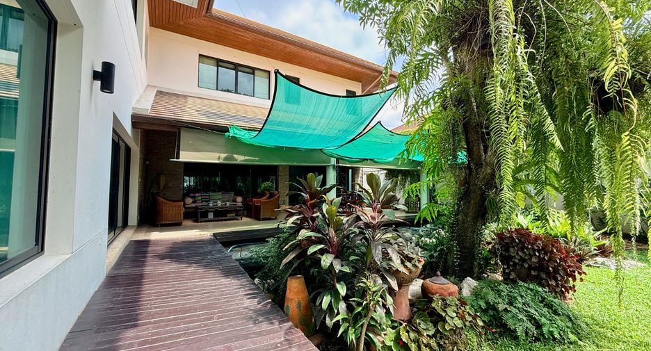 Haus zum Kauf mit 4 Zimmer in Khlong Sam Wa, Bangkok