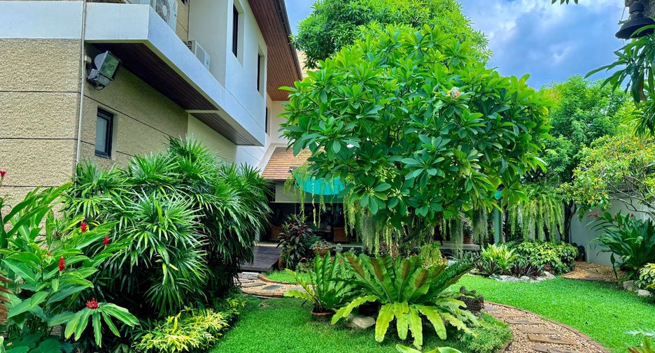 Haus zum Kauf mit 4 Zimmer in Khlong Sam Wa, Bangkok