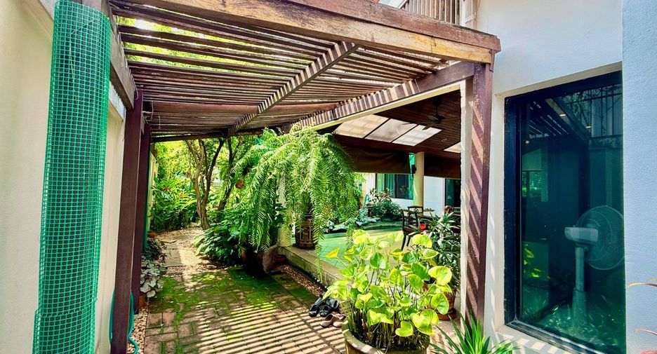 Haus zum Kauf mit 4 Zimmer in Khlong Sam Wa, Bangkok
