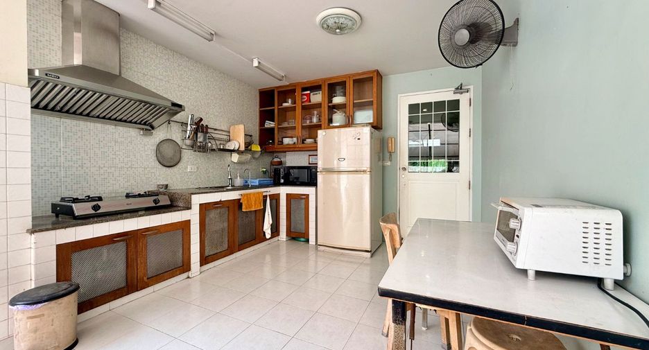Haus zum Kauf mit 4 Zimmer in Khlong Sam Wa, Bangkok