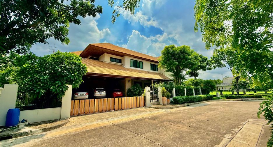 Haus zum Kauf mit 4 Zimmer in Khlong Sam Wa, Bangkok