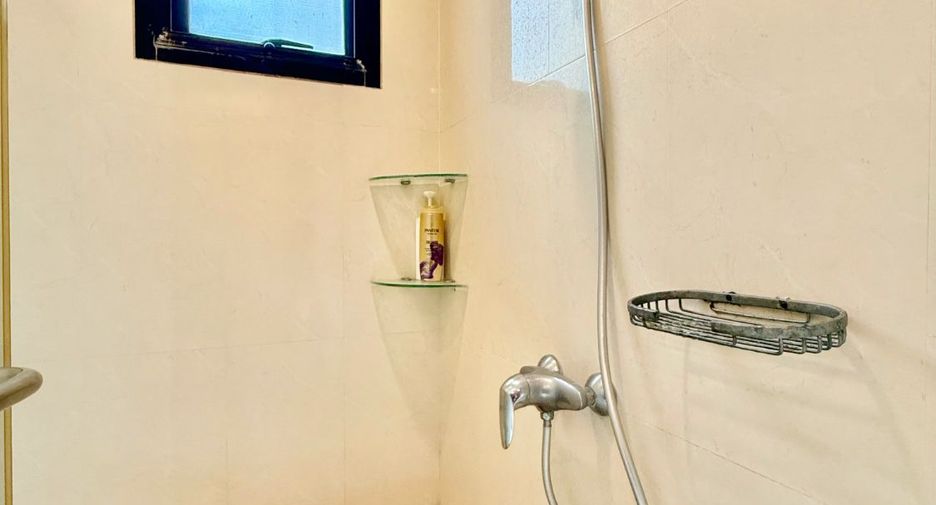 Haus zum Kauf mit 4 Zimmer in Khlong Sam Wa, Bangkok