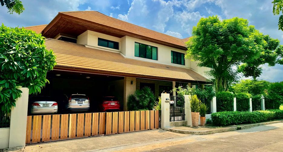 Haus zum Kauf mit 4 Zimmer in Khlong Sam Wa, Bangkok