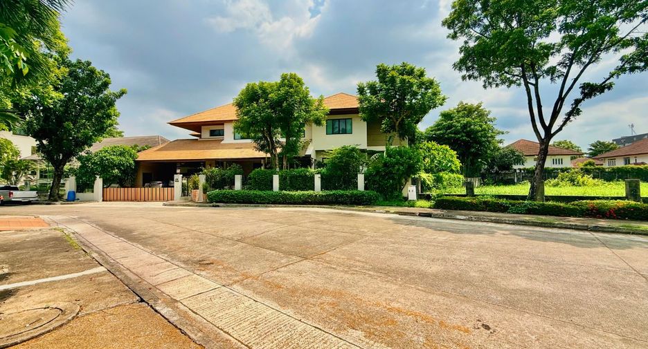 Haus zum Kauf mit 4 Zimmer in Khlong Sam Wa, Bangkok