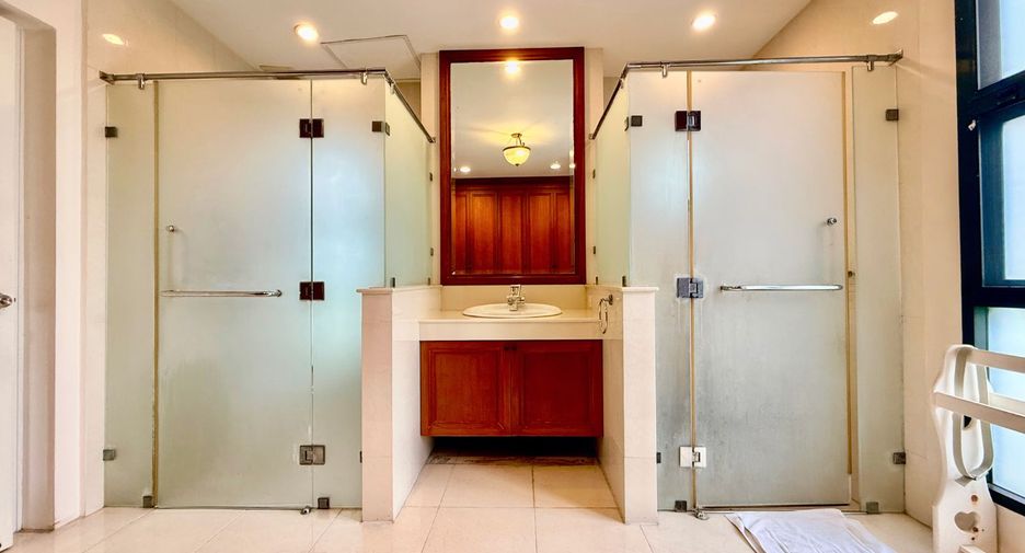Haus zum Kauf mit 4 Zimmer in Khlong Sam Wa, Bangkok
