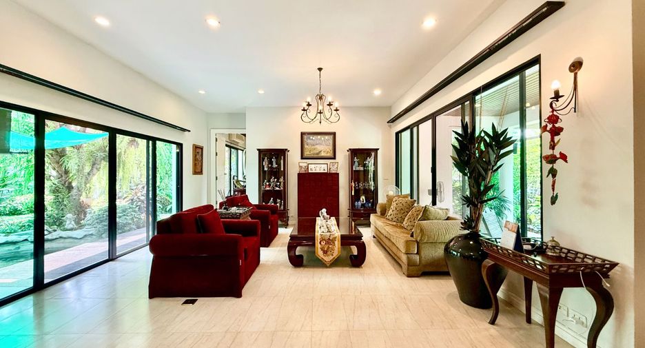 Haus zum Kauf mit 4 Zimmer in Khlong Sam Wa, Bangkok